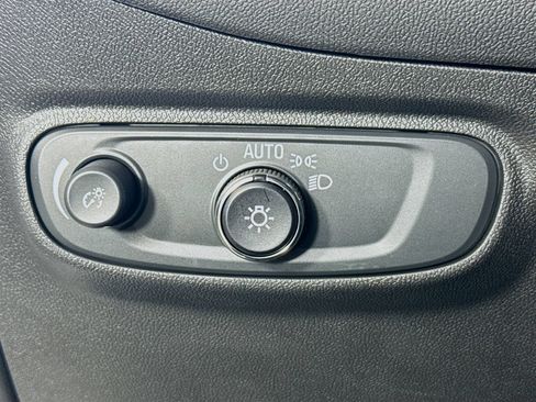 Used 2023 Chevrolet Equinox LT AWD/4WD image 11
