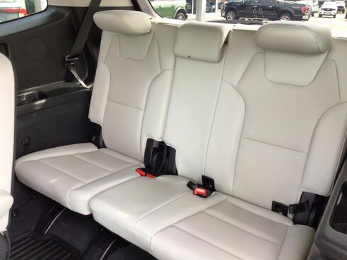 Used 2022 Kia Telluride EX w/ EX Premium Package FWD image 14