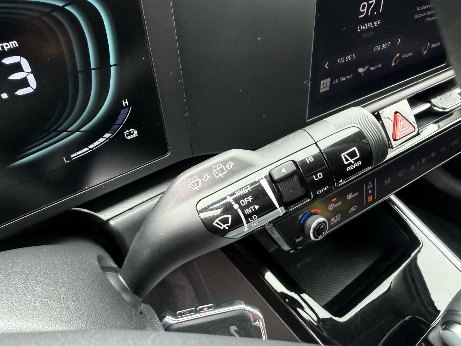 Used 2025 Kia Niro LX FWD image 23