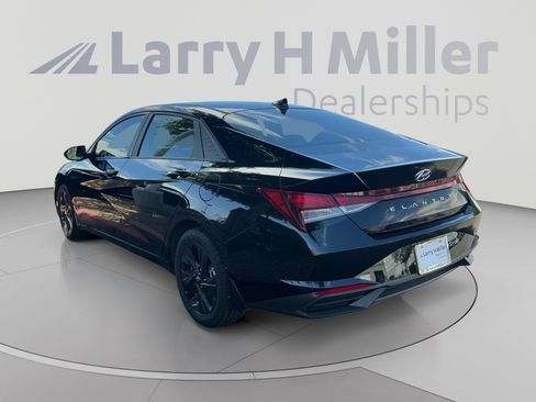 Used 2023 Hyundai Elantra SEL FWD image 2