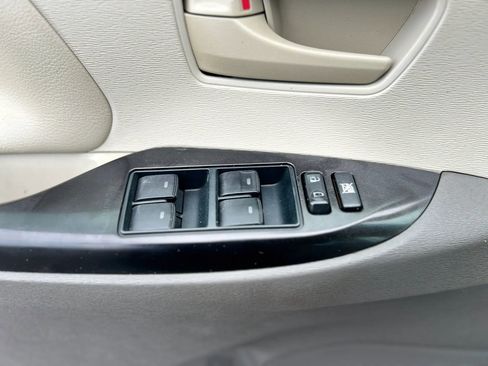 Used 2014 Toyota Sienna L image 21