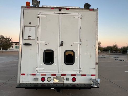 Used 2007 Chevrolet Express 3500 G3500 CUTAWAY Dually  A/C and image 4