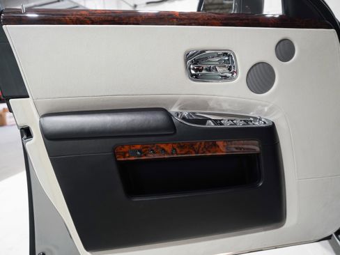 Used 2015 Rolls-Royce Ghost RWD image 20