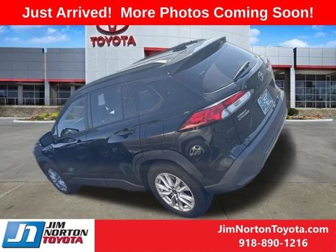 Used 2022 Toyota Corolla Cross LE FWD image 3