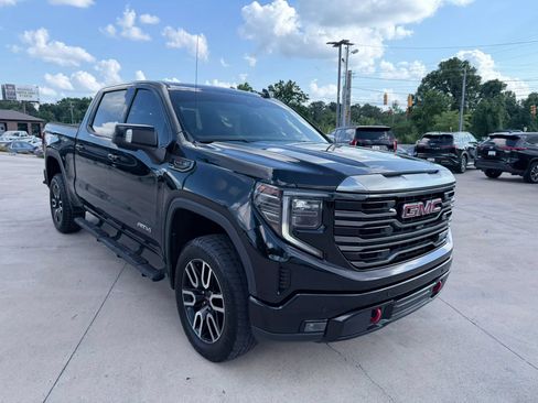 Used 2022 GMC Sierra 1500 AT4 w/ Technology Package AWD/4WD image 8
