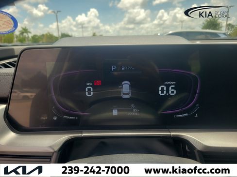 Certified 2024 Kia Telluride LX FWD image 28