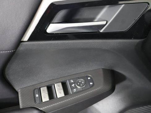 New 2025 Mitsubishi Outlander SE image 40