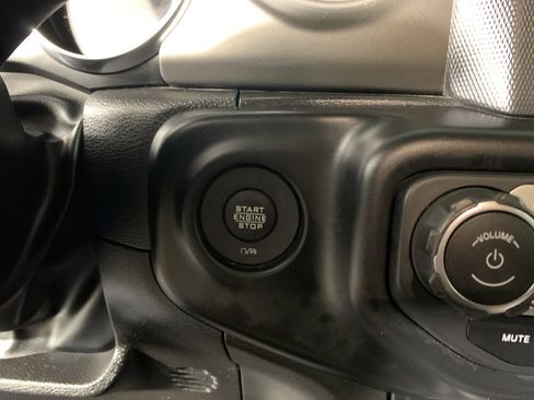 Used 2022 Jeep Wrangler Unlimited Sport image 17