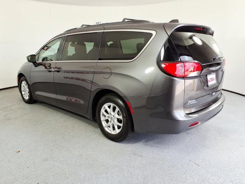 Used 2021 Chrysler Voyager Lxi FWD image 4