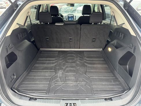 Used 2024 Ford Edge SE image 16