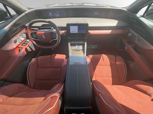 Certified 2024 Lincoln Nautilus Black Label w/ Jet Appearance Package (87T) AWD/4WD image 10