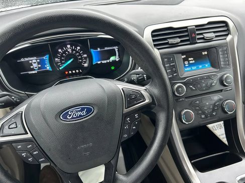 Used 2018 Ford Fusion SE FWD image 16