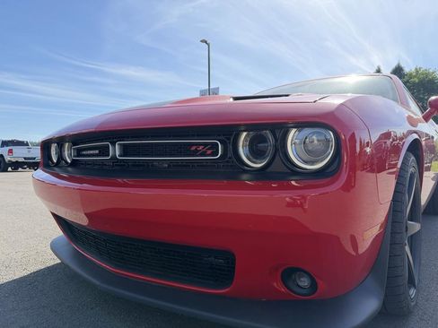 Used 2015 Dodge Challenger R/T Scat Pack w/ Leather Interior Group RWD image 10