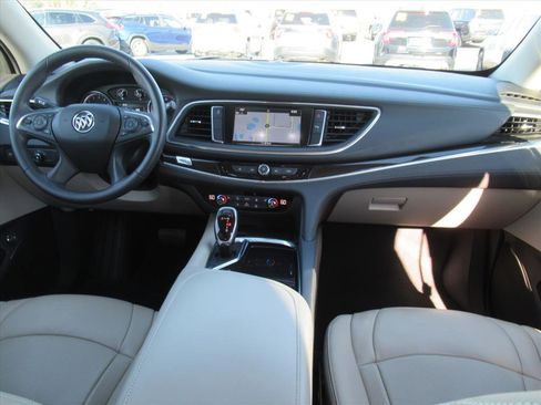 Used 2019 Buick Enclave Essence image 12