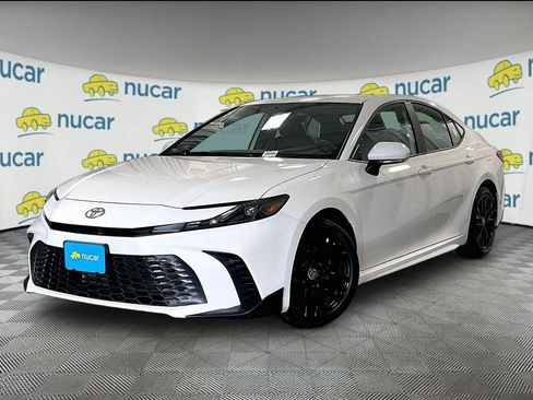 Used 2025 Toyota Camry SE FWD image 3