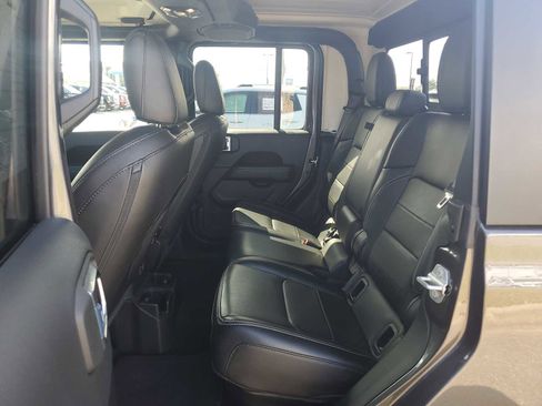 Used 2023 Jeep Gladiator Overland w/ Popular Equipment Package image 13