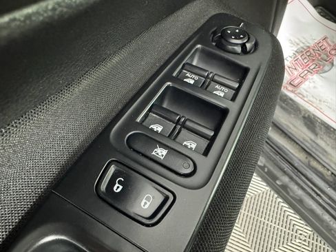 Used 2017 Jeep Renegade Latitude w/ Cold Weather Group AWD/4WD image 34