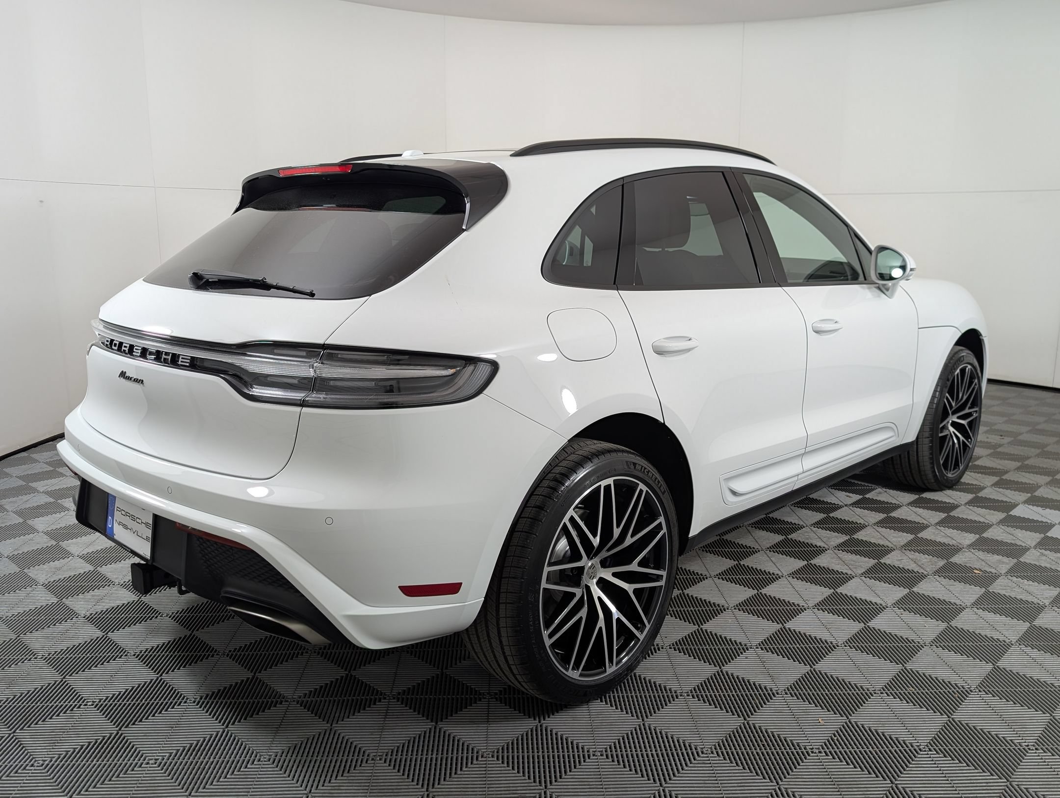 Certified 2026 Porsche Macan AWD/4WD image 10