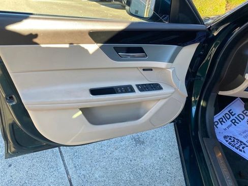 Used 2017 Jaguar XF Premium image 26