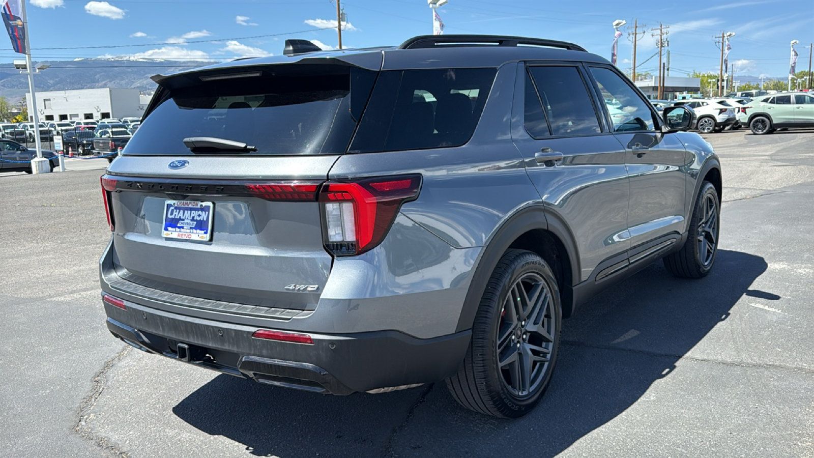 Used 2025 Ford Explorer ST-Line w/ ST-Line Street Pack AWD/4WD image 5