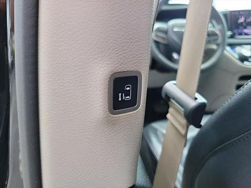 Used 2022 Chrysler Pacifica Touring-L FWD image 22