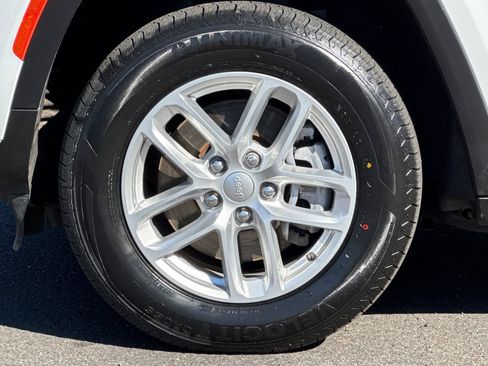 Used 2023 Jeep Grand Cherokee L Laredo image 33