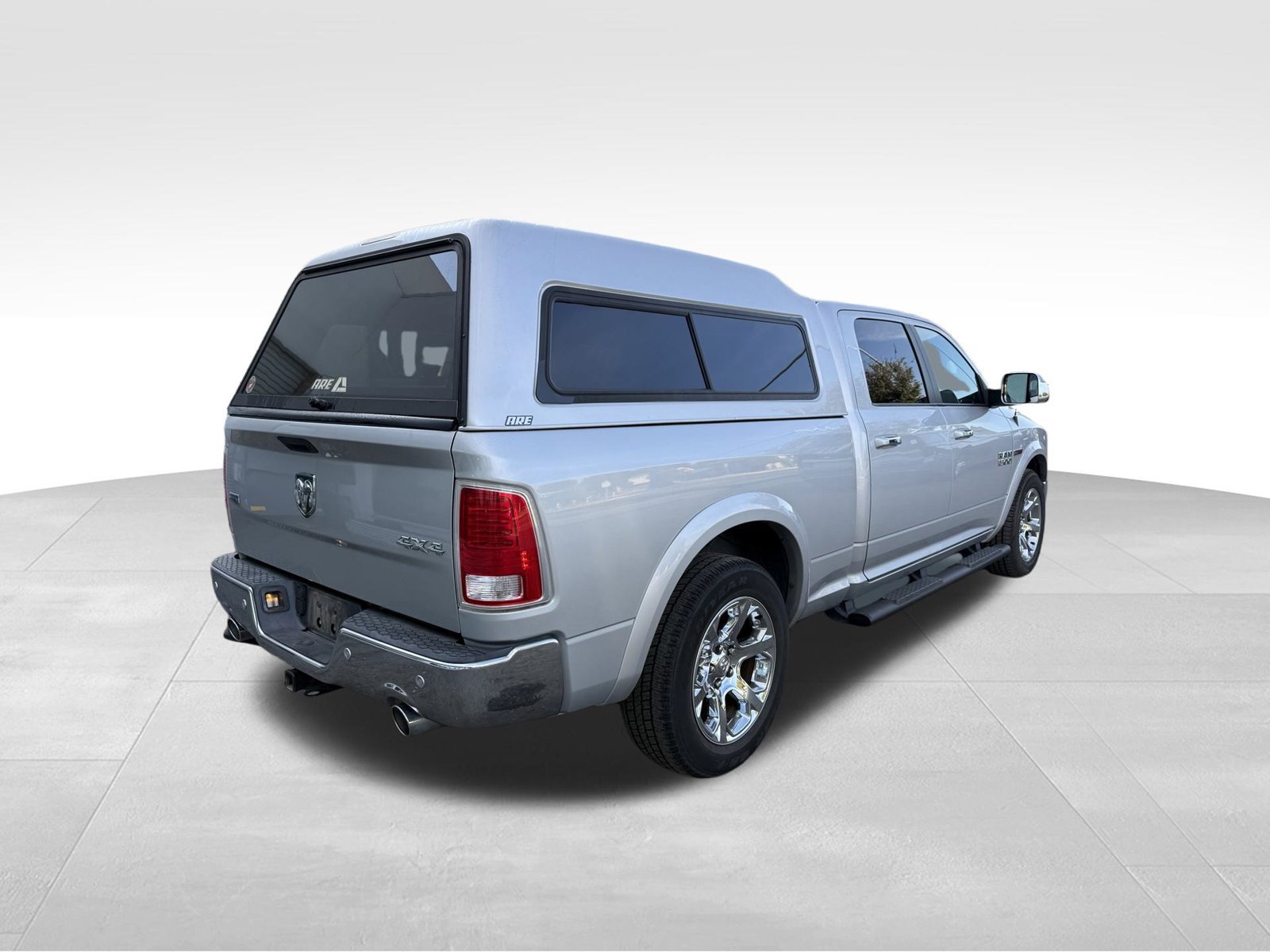 Used 2016 RAM 1500 Laramie w/ Convenience Group AWD/4WD image 3
