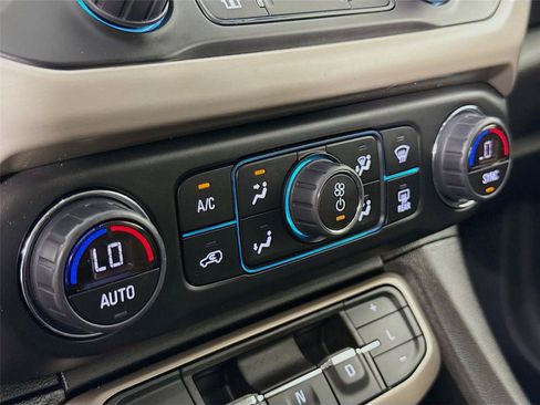 Used 2023 GMC Acadia Denali w/ Denali Ultimate Package AWD/4WD image 17