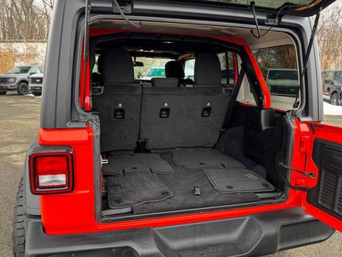 Used 2023 Jeep Wrangler Sport S image 17
