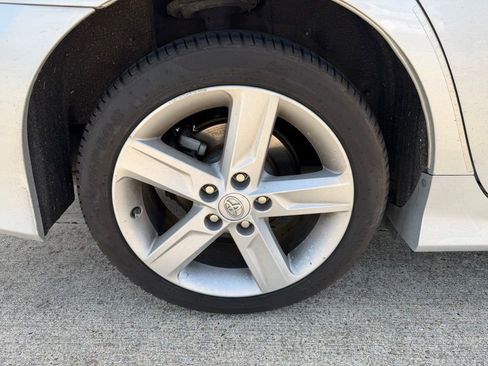 Used 2014 Toyota Camry SE FWD image 7