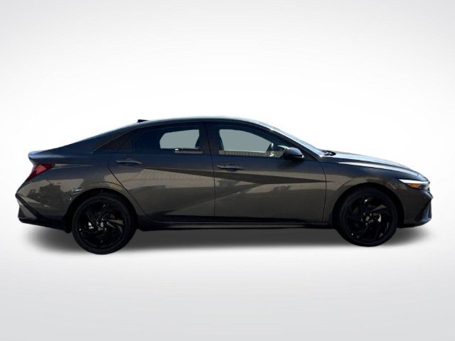 New 2026 Hyundai Elantra SEL FWD image 32