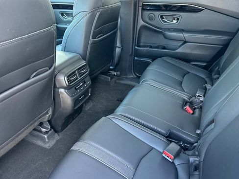 Used 2025 Honda Pilot EX-L image 12