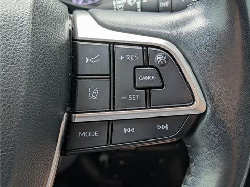 Used 2022 Toyota Highlander XSE AWD/4WD image 24