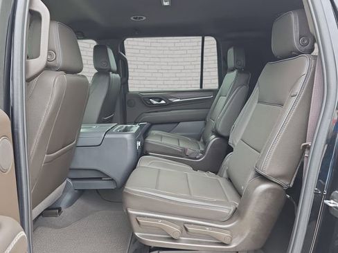 Used 2024 GMC Yukon XL Denali AWD/4WD image 16