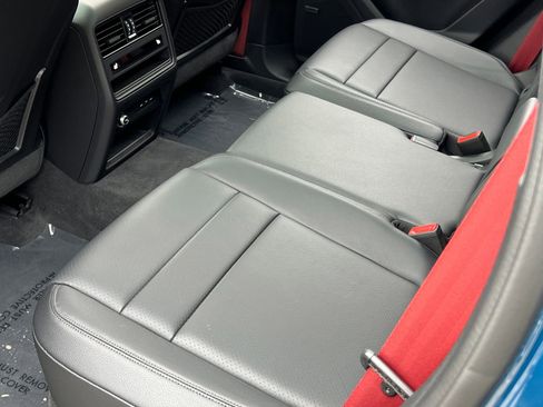 Certified 2024 Porsche Cayenne w/ Premium Package AWD/4WD image 20