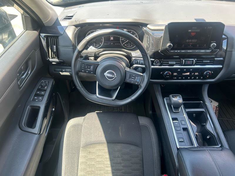 Used 2024 Nissan Pathfinder SV w/ Lighting Package (N92) FWD image 9