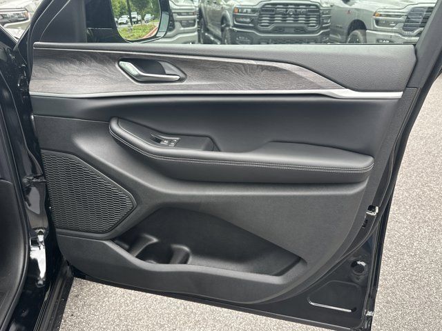 New 2026 Jeep Grand Cherokee Altitude RWD image 14