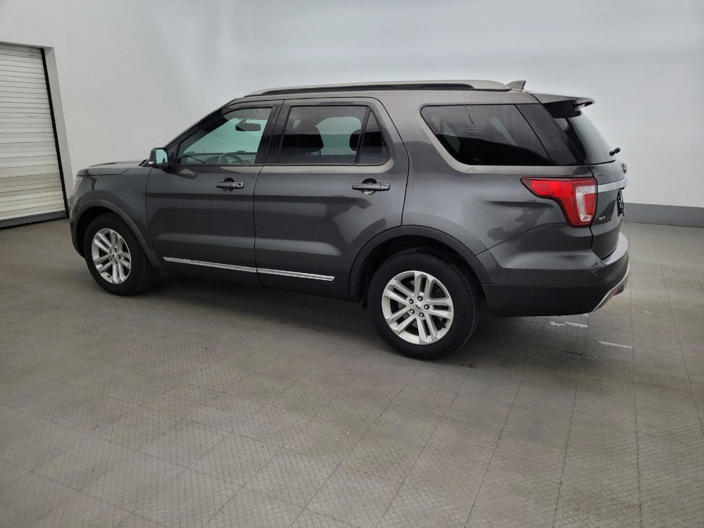 Used 2017 Ford Explorer XLT w/ Equipment Group 202A FWD image 3