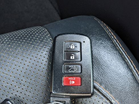 Used 2019 Toyota Highlander Limited image 31