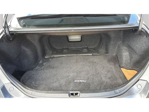 Used 2011 Toyota Camry XLE w/ SE/XLE Extra-Value Pkg FWD image 32
