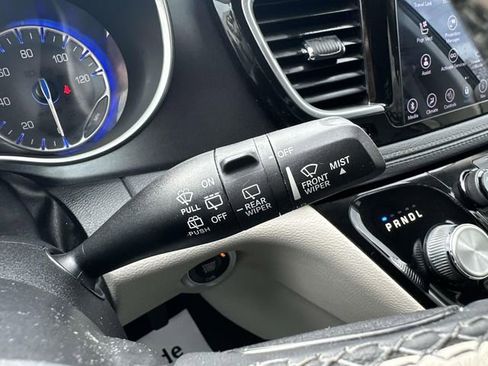 Used 2020 Chrysler Pacifica Limited image 46
