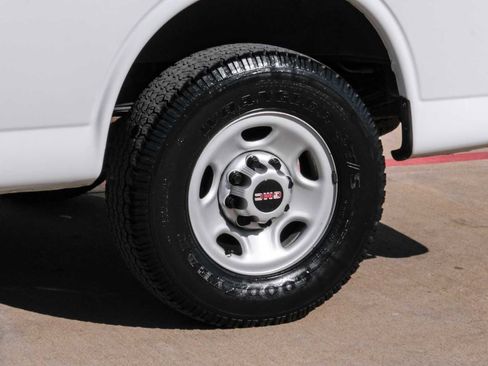 Used 2017 GMC Savana 3500 LS image 45