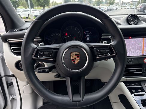 Used 2023 Porsche Macan AWD/4WD image 18