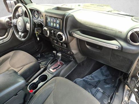 Used 2018 Jeep Wrangler Unlimited Sahara w/ Connectivity Group AWD/4WD image 21