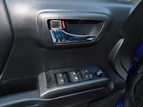 Used 2023 Toyota Tacoma TRD Off-Road image 12