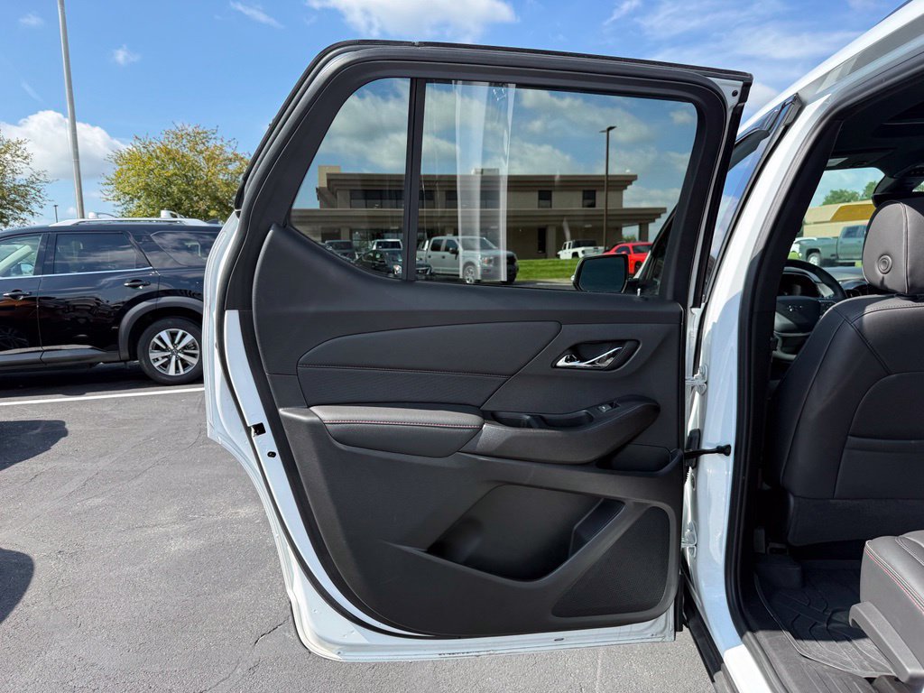 Used 2023 Chevrolet Traverse RS w/ LPO, Floor Liner Package AWD/4WD image 18