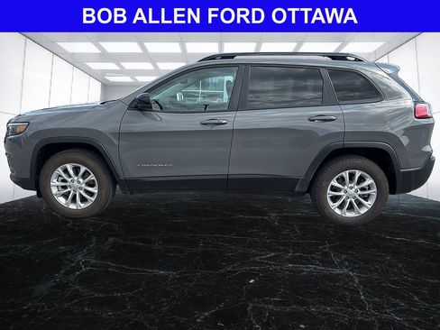 Used 2022 Jeep Cherokee Latitude Lux w/ Sun & Sound Group AWD/4WD image 2