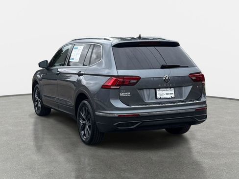 Used 2022 Volkswagen Tiguan SE w/ Panoramic Sunroof Package image 7
