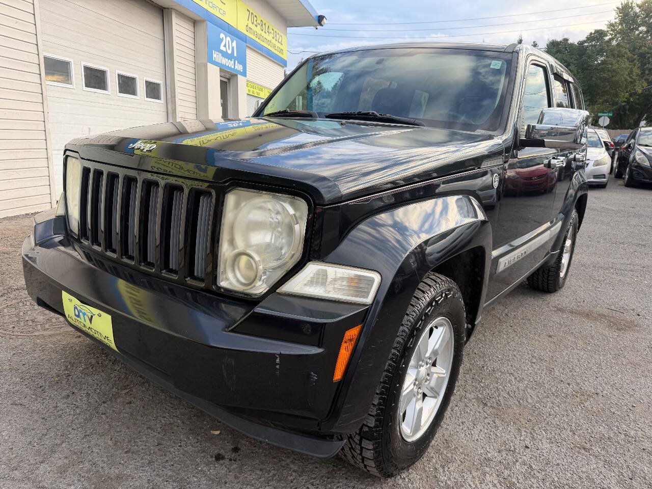 Used 2010 Jeep Liberty Sport AWD/4WD image 2