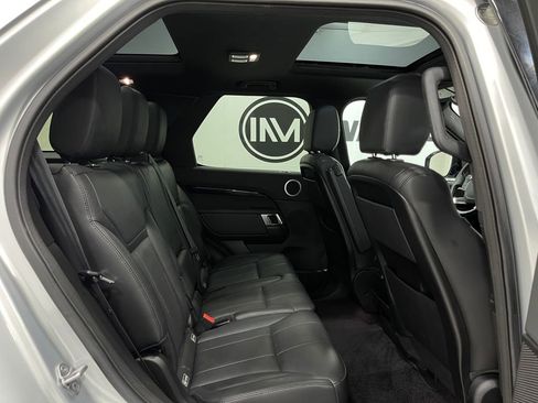 Used 2018 Land Rover Discovery SE image 34